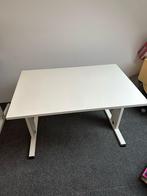 Bureau, kantoormeubel. 120 cm breedte en diepte 80 cm, Ophalen, In hoogte verstelbaar, Zo goed als nieuw