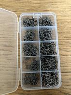 Te Koop doosje met meer als 375 stuks haakjes met oogjes, Watersport en Boten, Hengelsport | Witvissen, Ophalen of Verzenden, Nieuw