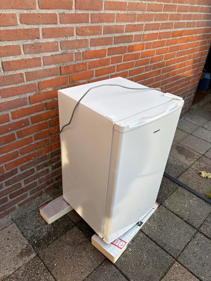 Tomado vriezer 64l wit, Witgoed en Apparatuur, Vriezers en Diepvrieskisten, Zo goed als nieuw, Vrijstaand, Vrieskast, Minder dan 85 cm