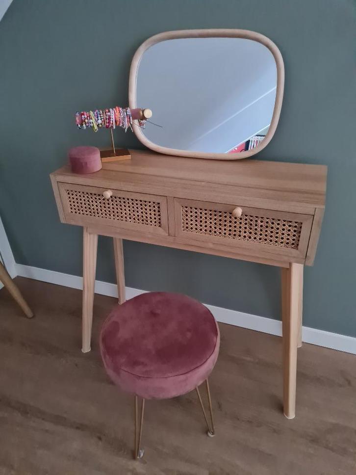 Make up tafel kind 2 verschillende sets, Huis en Inrichting, Tafels | Kaptafels, Zo goed als nieuw, Minder dan 100 cm, 50 tot 100 cm