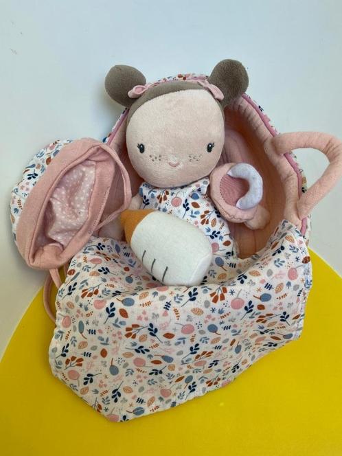 862 little dutch pop popje in wiegje met speen en flesje, Kinderen en Baby's, Speelgoed | Knuffels en Pluche, Zo goed als nieuw