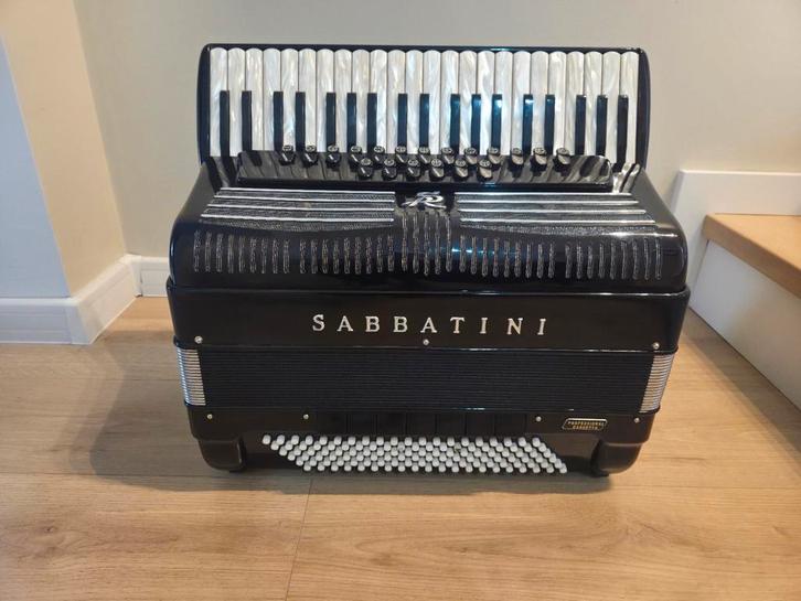 ACCORDEON Sabbatini profesionale V Cassotto, Muziek en Instrumenten, Accordeons, Zo goed als nieuw, 120-bas, Overige merken, Ophalen of Verzenden