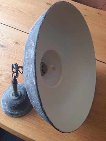Diverse plafondlampen beschikbaar voor biedingen