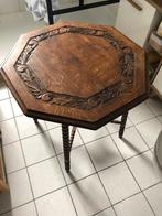 Antiek tafeltje, met houtsnijwerk, Ophalen