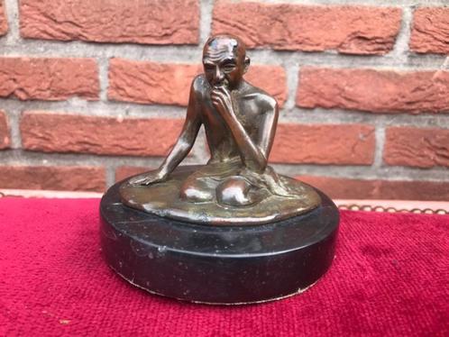 oud beeldje van een zittende monnik/ asceet, Antiek en Kunst, Kunst | Niet-Westerse kunst, Ophalen of Verzenden