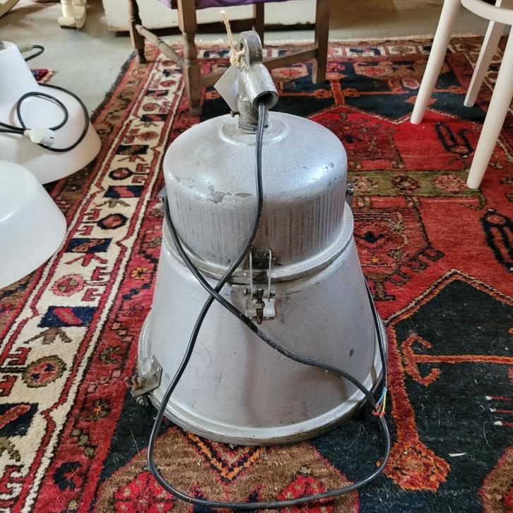 Industriële oude ronde fabriekslamp hanglamp, stoere lamp, Antiek en Kunst, Antiek | Lampen, Ophalen