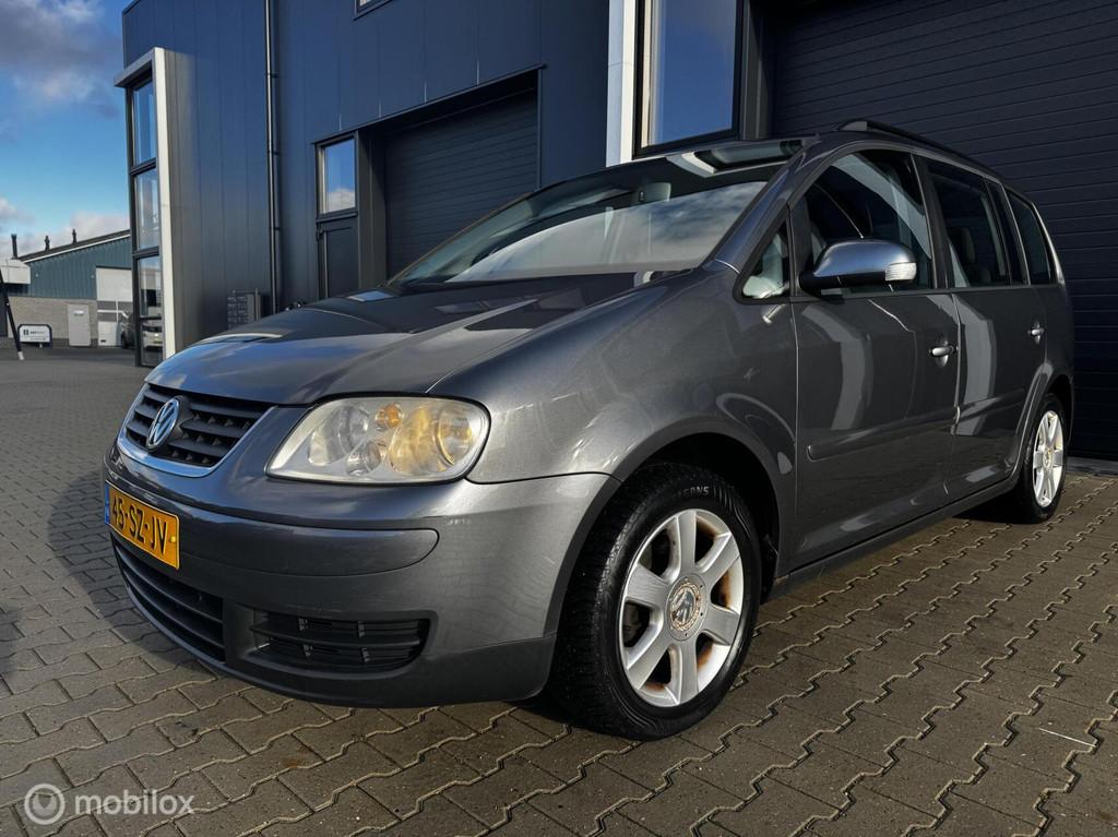 Volkswagen Touran 1.6-16V FSI Business, Auto's, Voorwielaandrijving, Electronic Stability Program (ESP), Gebruikt, 4 cilinders