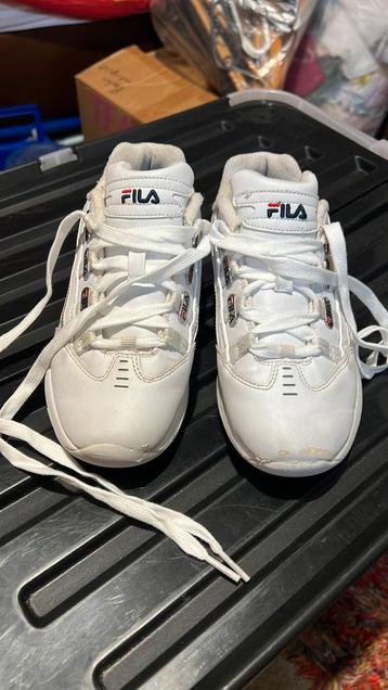 Praktisch nog nieuwe Fila schoentjes beschikbaar voor biedingen