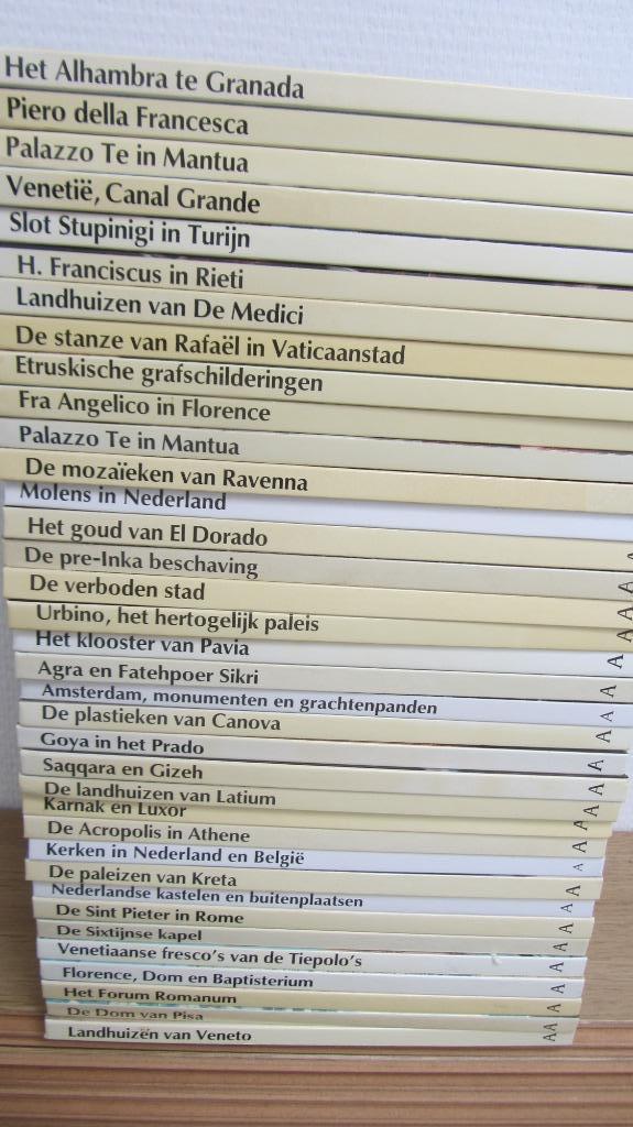 31 boekjes Atrium cultuurgidsen, Boeken, Kunst en Cultuur | Beeldend, Gelezen, Schilder- en Tekenkunst, Ophalen of Verzenden