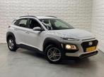 Hyundai Kona 1.0T Essence LPG NAVI CRUISE NAP, Auto's, Hyundai, Voorwielaandrijving, Stof, Gebruikt, Wit