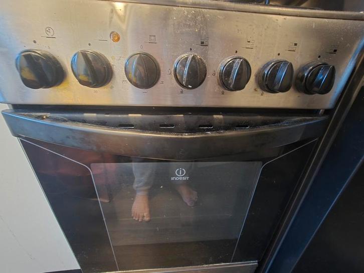 Indesit Gasfornuis met Oven - Tuinwijk Utrecht, Witgoed en Apparatuur, Ovens, Ophalen