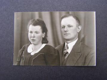 Portret foto MODERN, Utrecht: Jonge man en vrouw ca. 1945 beschikbaar voor biedingen