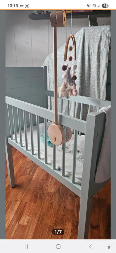 Leuke wieg met aerosleep matras en babymobiel, Kinderen en Baby's, Babywiegjes en Ledikanten, Gebruikt, Wieg, Ophalen