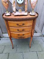 Kastje met marmer bovenblad, Ophalen