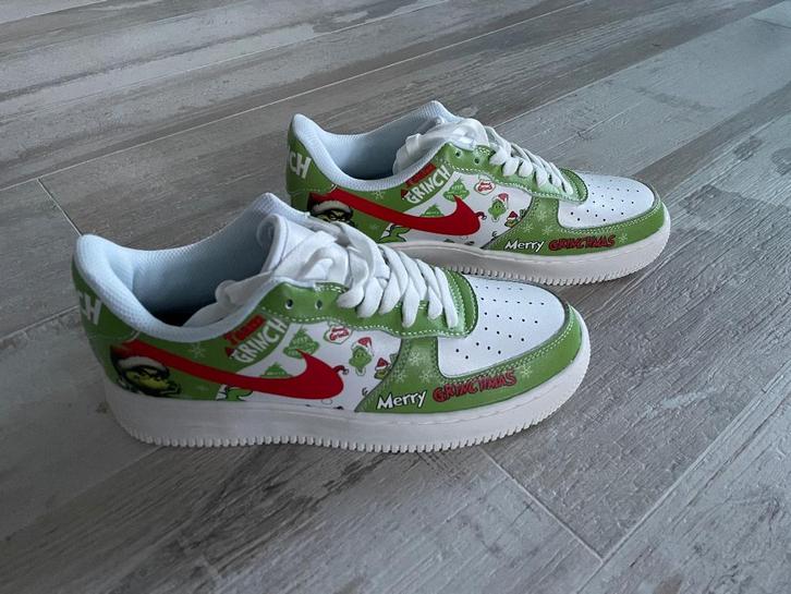 De Grinch Sneakers uniek custom model!, Kleding | Heren, Schoenen, Nieuw, Sneakers of Gympen, Overige kleuren, Ophalen of Verzenden
