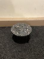 Klein rond tafeltje met terrazzo/granito look, Ophalen, Minder dan 45 cm, Rond, Zo goed als nieuw