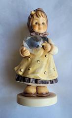 Hummel Goebel meisje met Swarovskisteen, Ophalen of Verzenden, Zo goed als nieuw, Hummel