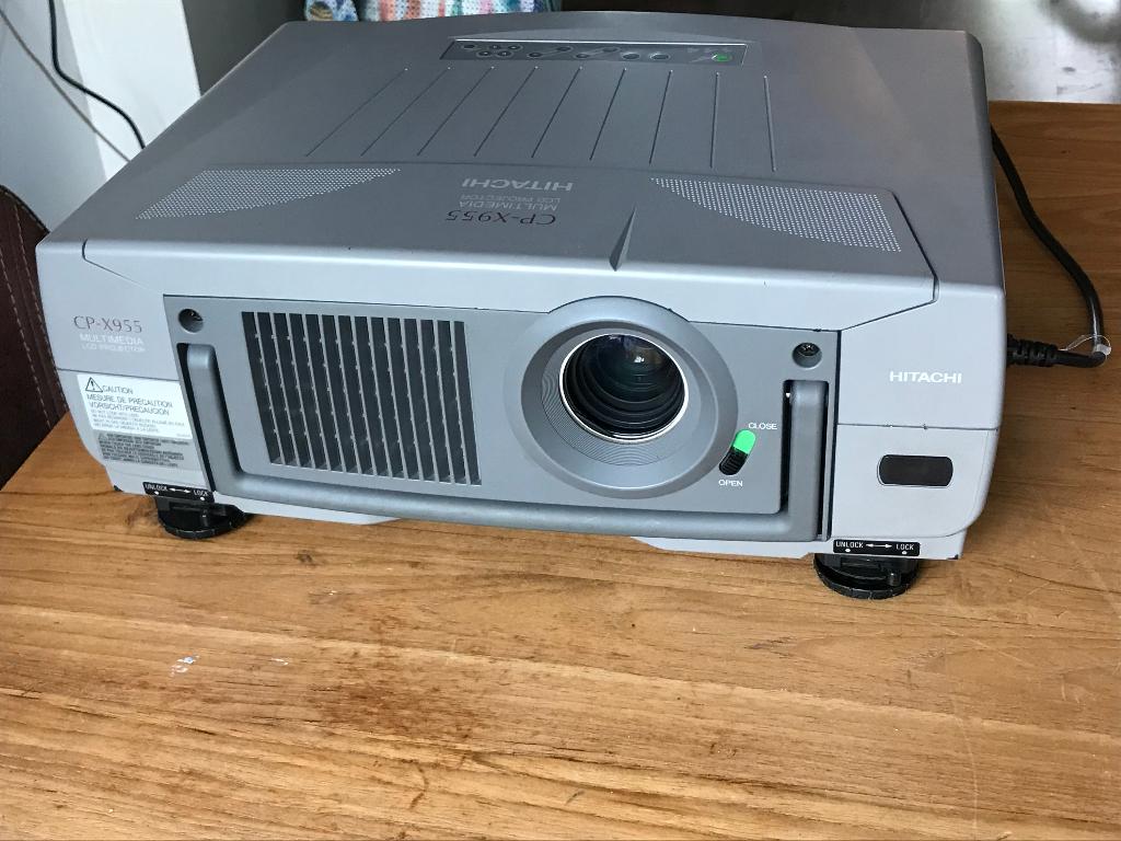 Hitachi professionele multimedia lcd projector cp-x955 koffe, Ophalen, Gebruikt, Hitachi