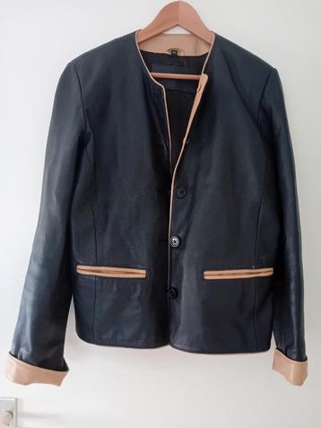 Leuke leren dames jas maat XL beschikbaar voor biedingen