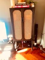 Mooie zwarte kast met rotan deuren, Huis en Inrichting, Ophalen, Zo goed als nieuw