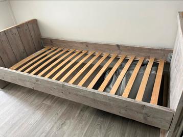 Steigerhouten bed 90x200cm beschikbaar voor biedingen