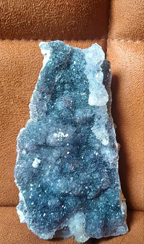 Dieppaarse Zeoliet met Amethist Bloemetjes - Uniek!, Verzamelen, Mineralen en Fossielen, Ophalen of Verzenden