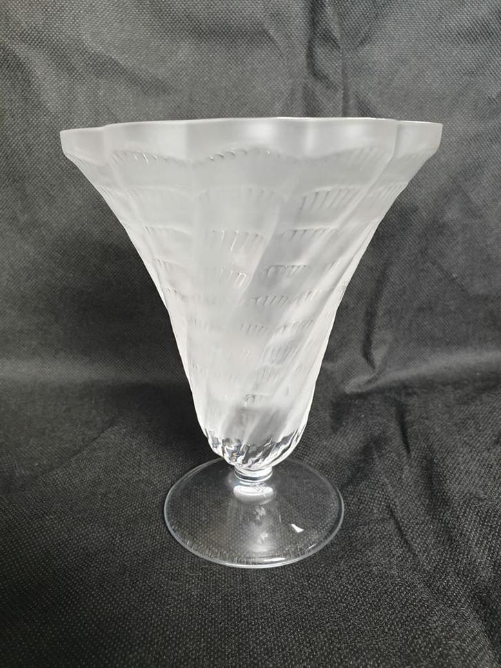 Lalique "Lucie" vaas, Antiek en Kunst, Antiek | Glas en Kristal, Ophalen of Verzenden