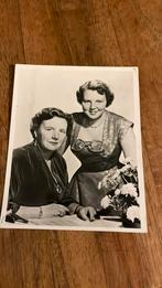 Foto ansichtkaart Beatrix en julians 1956 Soestdijk, Ophalen of Verzenden, Zo goed als nieuw, Kaart, Foto of Prent