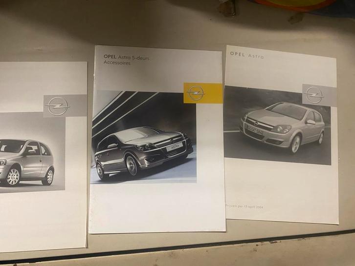 Opel Brochures jaren '90 en '00 - Astra, Corsa, Combo etc., Boeken, Auto's | Folders en Tijdschriften, Gelezen, Opel, Ophalen