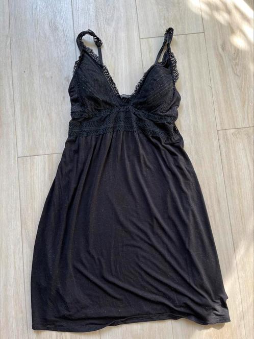 Oysho nachthemd L zwart met kant, Kleding | Dames, Pyjama's, Gedragen, Maat 42/44 (L), Ophalen of Verzenden