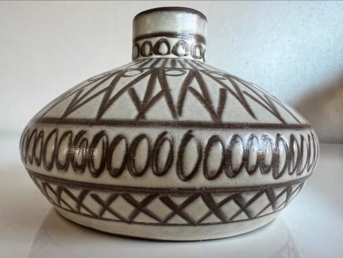 Vintage Scandinavisch Vaas Sgrafitto Creme Bruin jaren 60, Antiek en Kunst, Antiek | Keramiek en Aardewerk, Ophalen of Verzenden