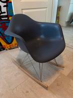 Moderne grijze schommelstoel, Ophalen, Kunststof, Gebruikt, Eén