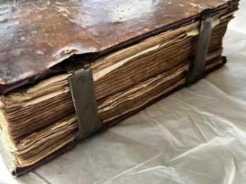 Prachtige en zeer oude statenbijbel uit de 17e eeuw  beschikbaar voor biedingen