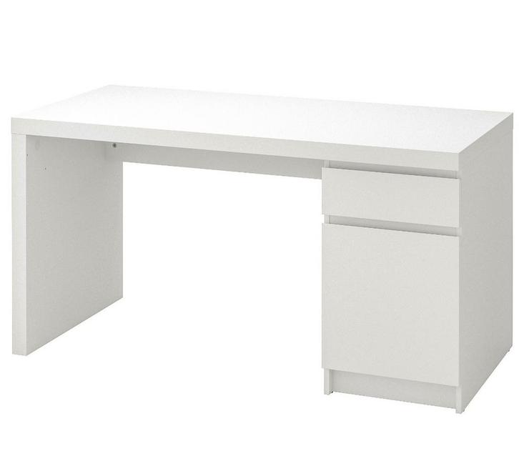 Gebruikt Ikea Malm bureau (wit) met lichte beschadigingen, Huis en Inrichting, Bureaus, Gebruikt, Bureau, Ophalen