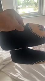 Gebreide sloffen met bloemmotief, Ophalen of Verzenden, Zo goed als nieuw