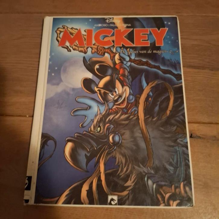Mickey - De cyclus van de magiërs 2, Boeken, Stripboeken, Gelezen, Eén stripboek, Ophalen of Verzenden