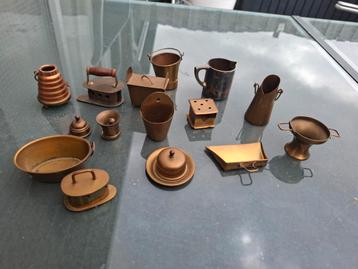 Vintage 14 koperen miniatuurtjes beschikbaar voor biedingen