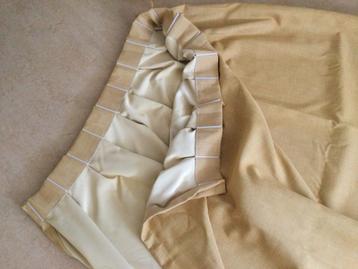 Okergeel verduistering gordijnen, geplooid. 2 stuks. beschikbaar voor biedingen