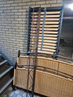 Rotan bed met stalen frame 140x200, Huis en Inrichting, Slaapkamer | Bedden, Ophalen, Gebruikt, Bruin, Vintage