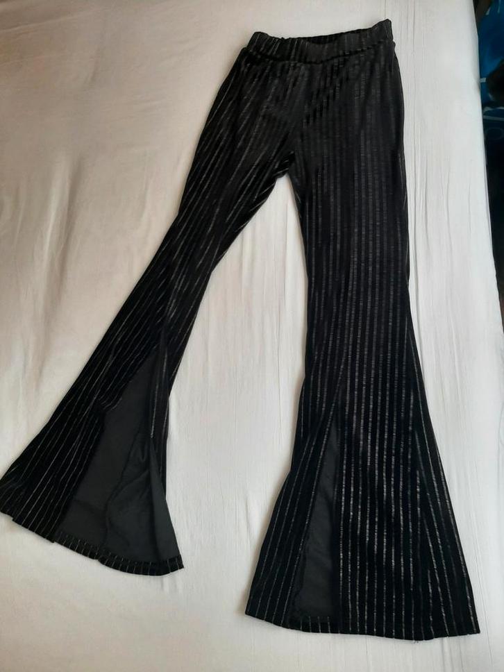 Zwarte flared broek met split - Maat S, Kleding | Dames, Leggings, Maillots en Panty's, Nieuw, Legging, Maat 36/38 (S), Zwart
