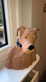 Beeld hond keramiek aardewerk geboetseerde hond hondenbeeld, Antiek en Kunst, Ophalen of Verzenden