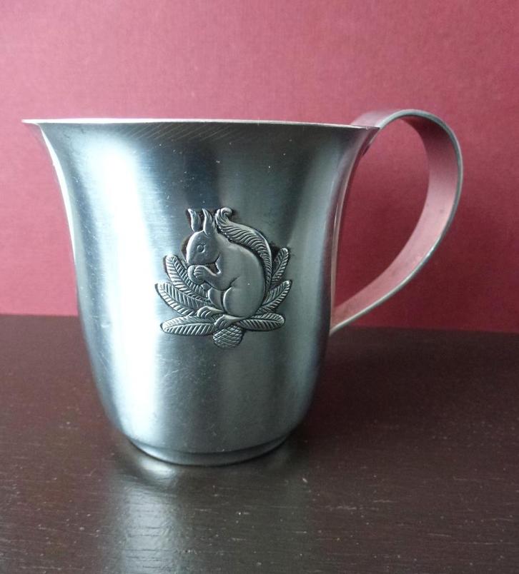 Gero Zilmeta uniek kinderbekertje met monogram GN, Antiek en Kunst, Antiek | Servies los, Ophalen of Verzenden