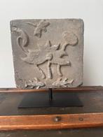 Decoratieve oude relief tegel met lotus bloem en vissen, Antiek en Kunst, Ophalen of Verzenden