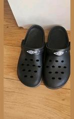 Umbro slippers, Kleding | Heren, Schoenen, Slippers, Zwart, Ophalen of Verzenden, Zo goed als nieuw