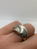 K513 Prachtige zilveren modernist ring maat 18, 18 tot 19, Ophalen of Verzenden, Dame, Zilver