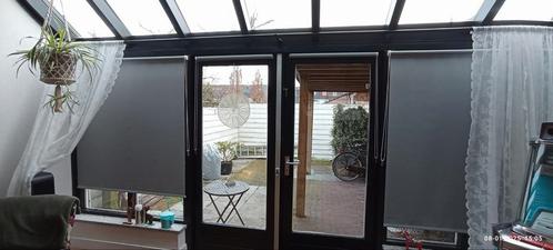 2 verduisterende rol gordijnen middengrijs, Huis en Inrichting, Stoffering | Gordijnen en Lamellen, Zo goed als nieuw, 100 tot 150 cm