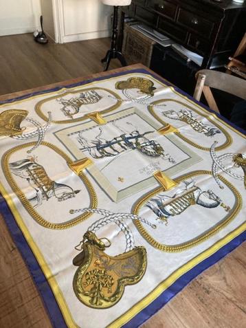 Hermès sjaal Grand Apparat perfecte staat. Authentiek beschikbaar voor biedingen