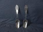 Paar zilveren suikerscheppen gegraveerd en ajour l. 13 cm, Ophalen of Verzenden, Zilver