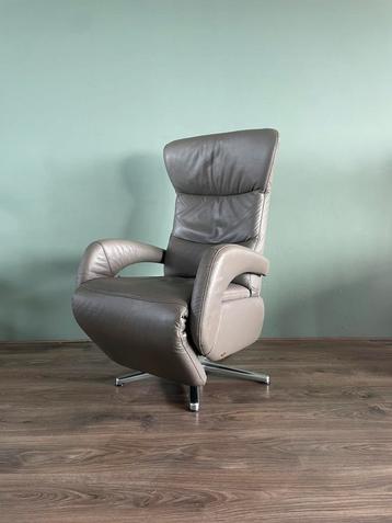 Nette grijze leren relax fauteuil / relaxstoel op stervoet beschikbaar voor biedingen