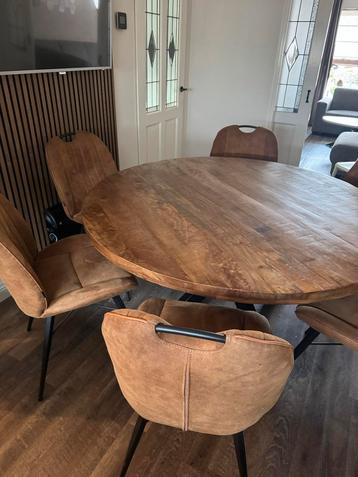 Ronde Mango Houten Eettafel + 6 Stoelen beschikbaar voor biedingen
